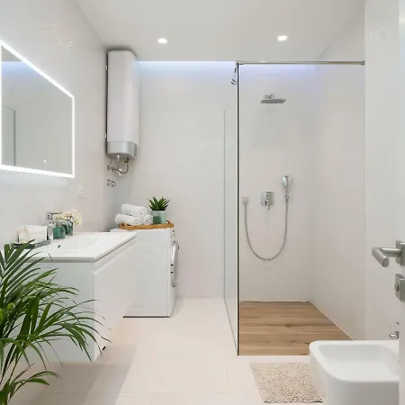 Luxury Design Front Apartment