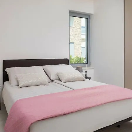 Luxury Design Front *