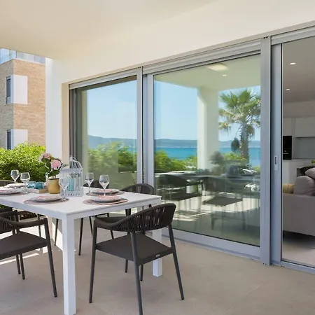 Luxury Design Front Apartment